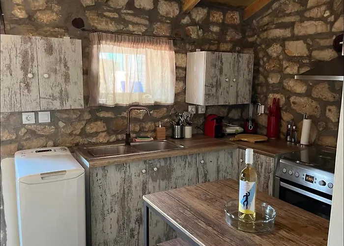 Apartment Nikos *