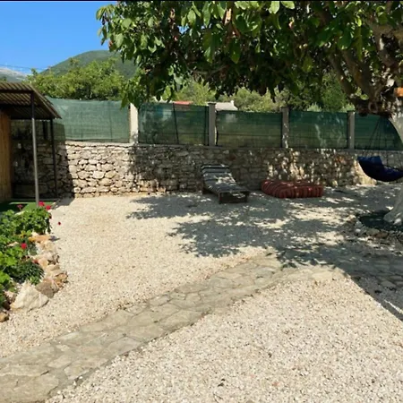 Nikos Appartement *