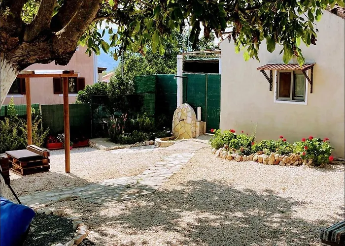 Nikos Apartment *